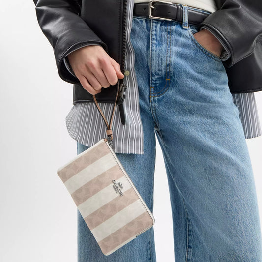 Muñequera Grande Monograma -Café con blanco